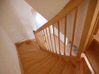 Maßgefertigte Treppe aus Holz