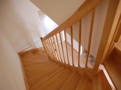 Maßgefertigte Treppe aus Holz