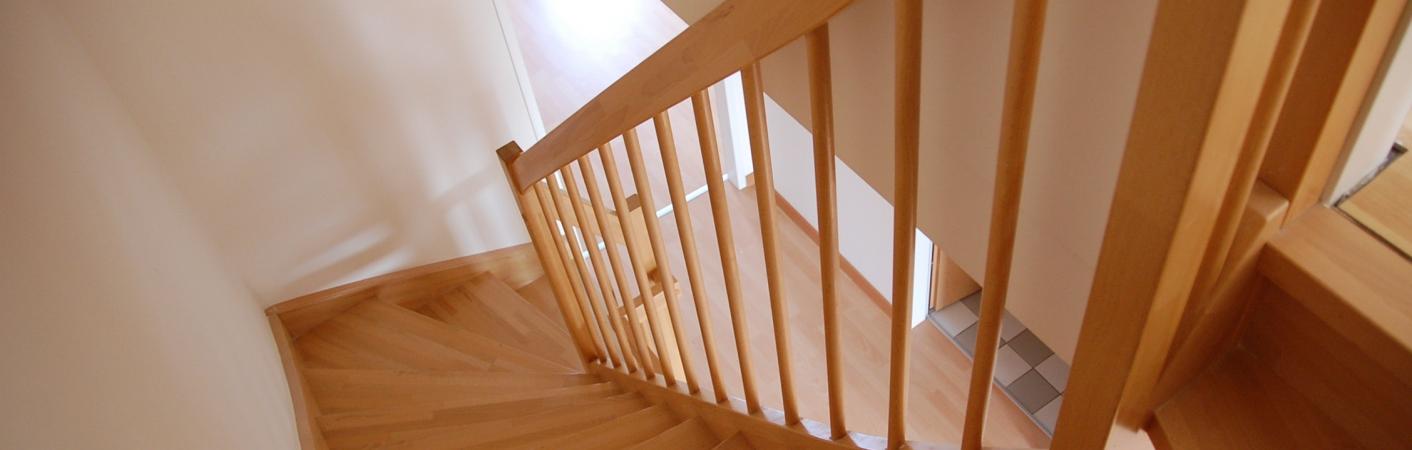 Maßgefertigte Treppe aus Holz